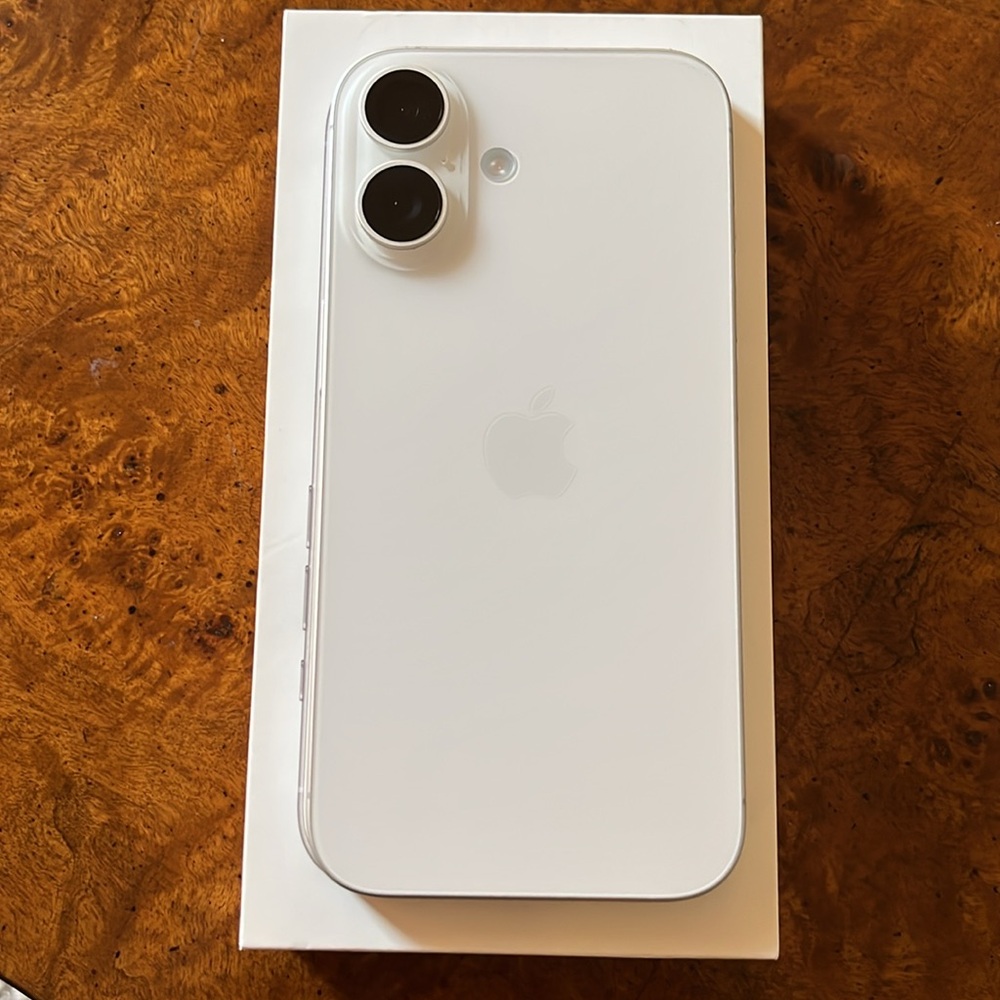 iphone 16 white 128gb - with box verizon - Picture 3 of 4